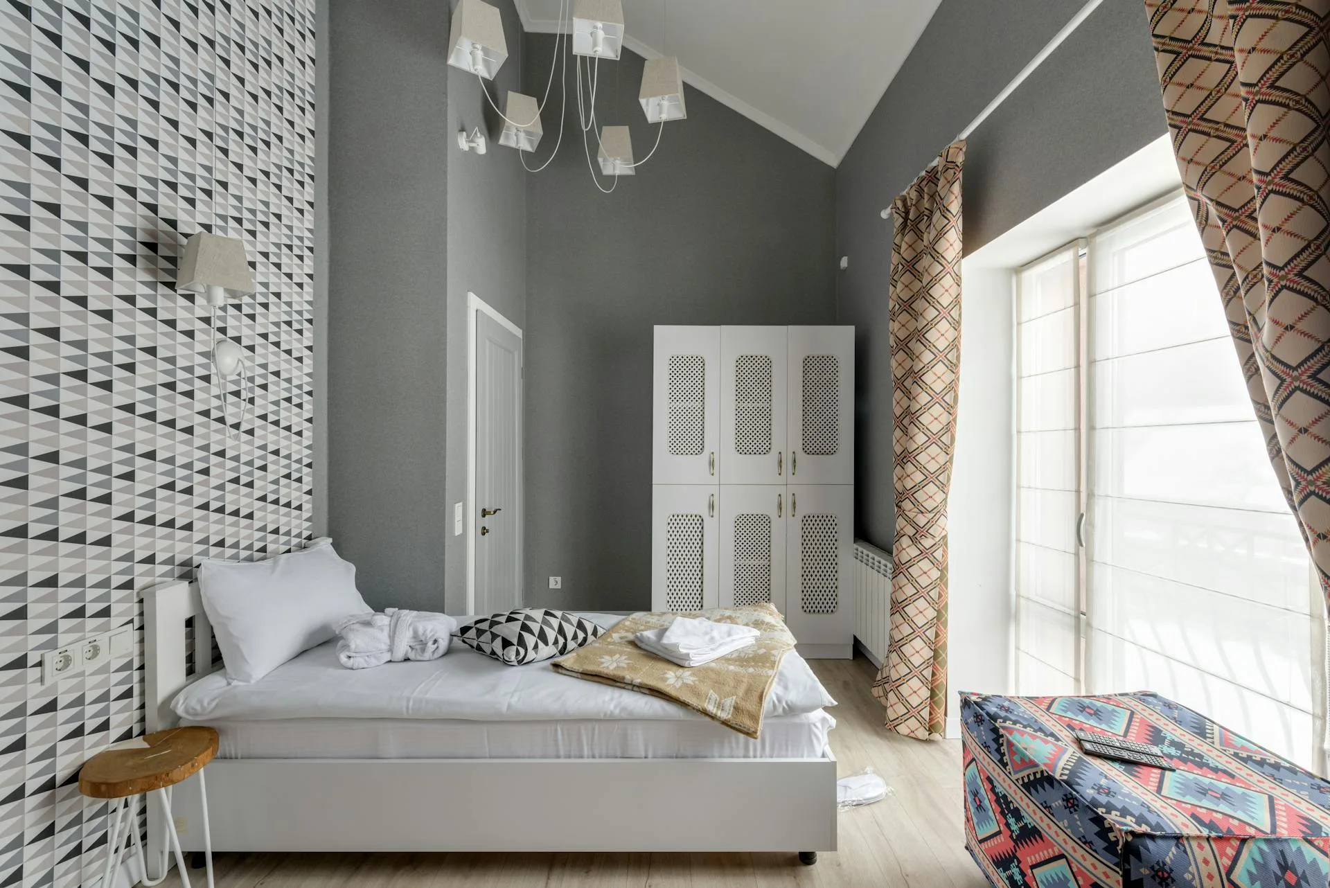 Professional wallpaper removal and stripping service